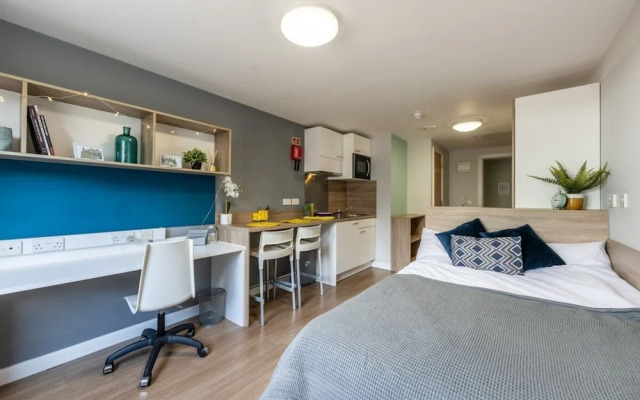 JOIVY Affordable Edinburgh - Adults only