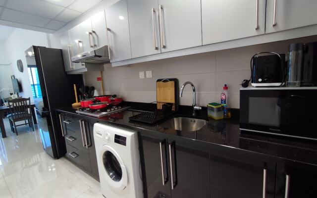 SuperHost - Elite Studio With Balcony Overlooking the Canal