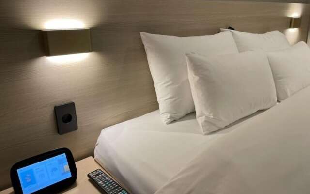 Hotel Summit