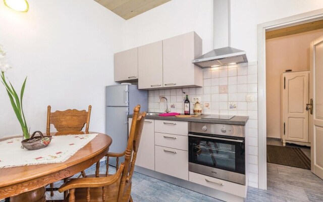 Beautiful Home in Lovran With Wifi and 2 Bedrooms