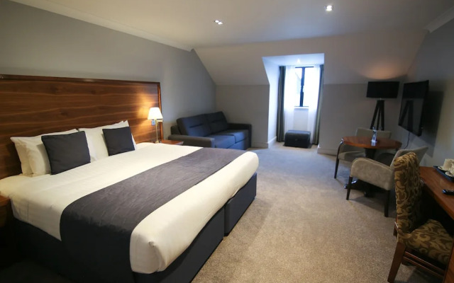 Old Thorns Hotel & Resort