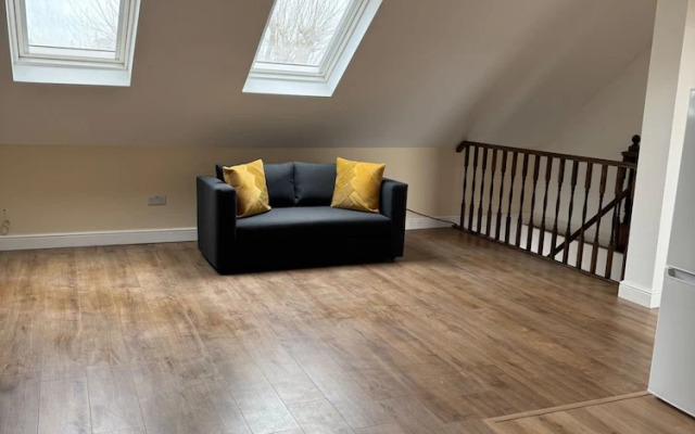 London Retreat With Great Location