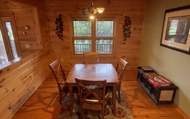 Deluxe log Cabin! Pet and Motorcycle Friendly - Enjoy Nature With Family and Friends! 3 Bedroom Cabin by Redawning
