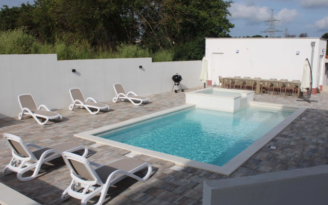 Holiday House emjalemi