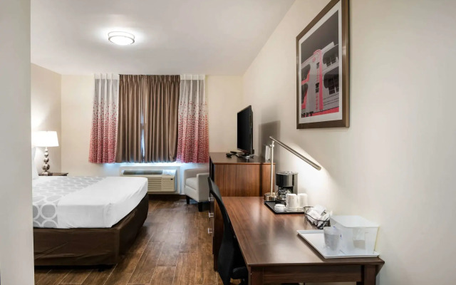 Downtown Hollywood Gardens Inn & Suites