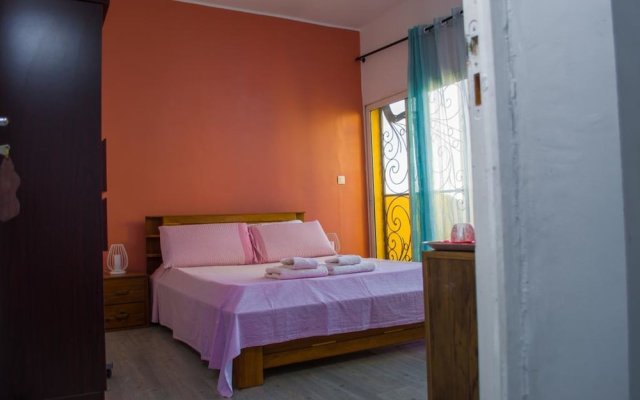 "room in Villa - The White-orange Bedroom With a Pleasant View Overlooking the Lake."