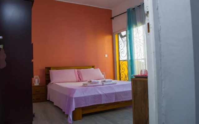Room-the White-orange Bedroom With a ple