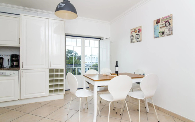 Oura Sunrise II Apartment by Stay-ici, Algarve Holiday Rental