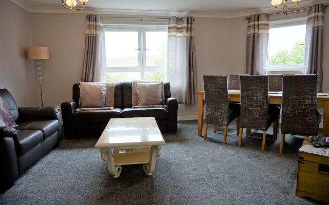 Large Apartment GLA Airport