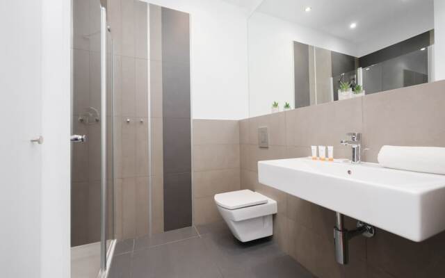 Spacious Studio & Parking by Renters