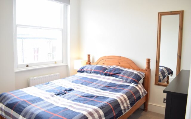 2 Bedroom Flat In Central London