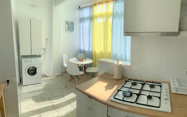 Bright and Modern Apartment 3 bedroom with Balcony E3EV