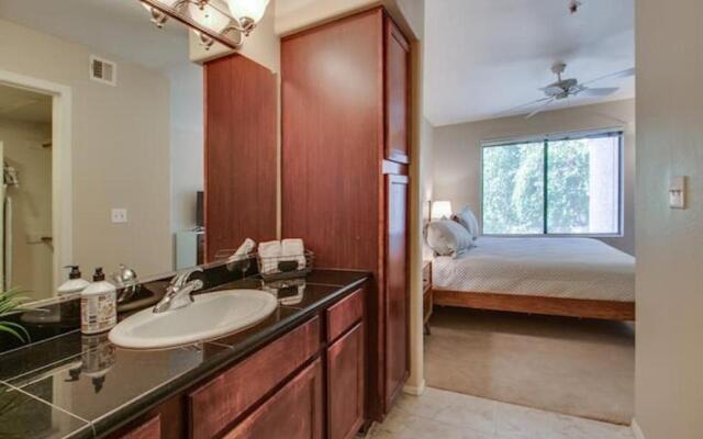 Luxury Paradise Valley Condo, Complete Remodel!