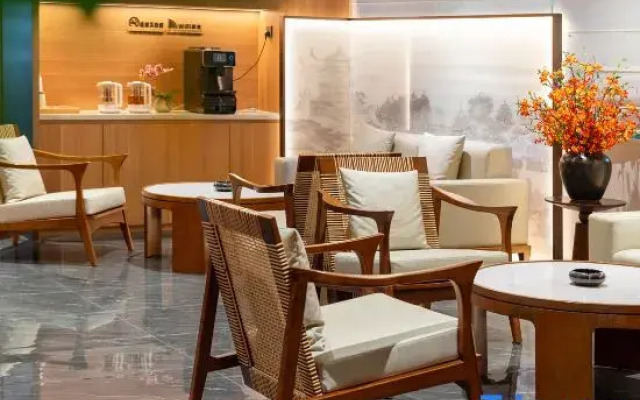 QIANNA HOTEL GLORIOUS（Luoyang Yingtianmen Xigong Xiaojie Store）