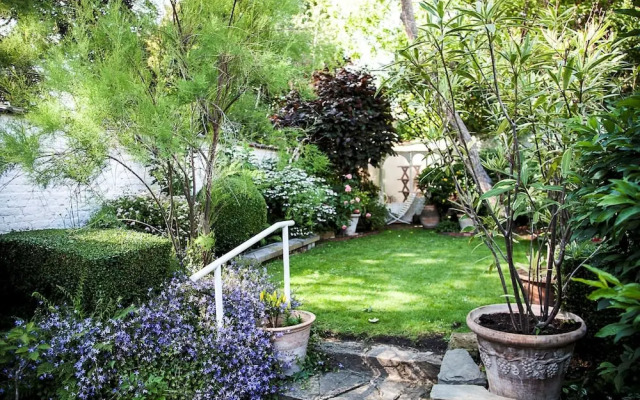 Double Single Room With Shared Bathroom