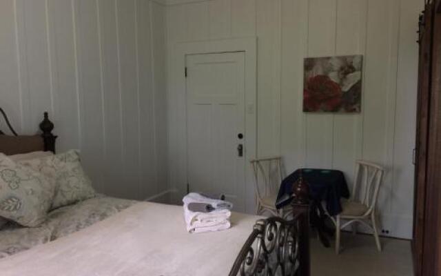 Hilo Bay Oceanfront B&B