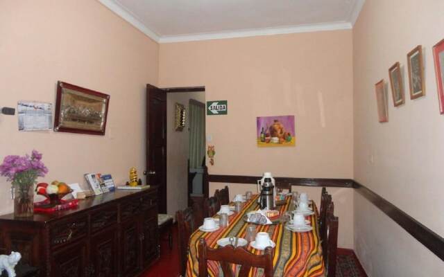 Hostal Intikahuarina B&B