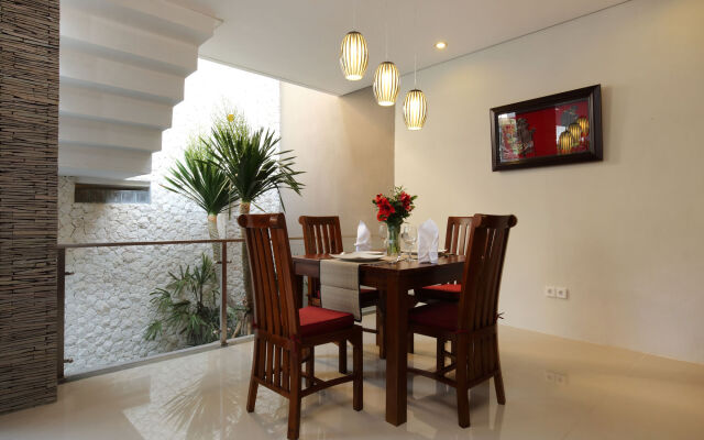 Royal Nyanyi Villa