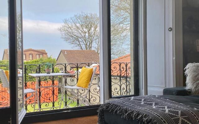 The Georgian Manor Apartment - Central Frome