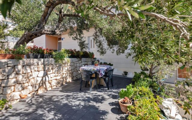 Awesome Apartment in Makarska With 3 Bedrooms and Wifi