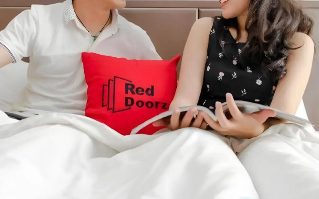 RedDoorz near Taman Bungkul