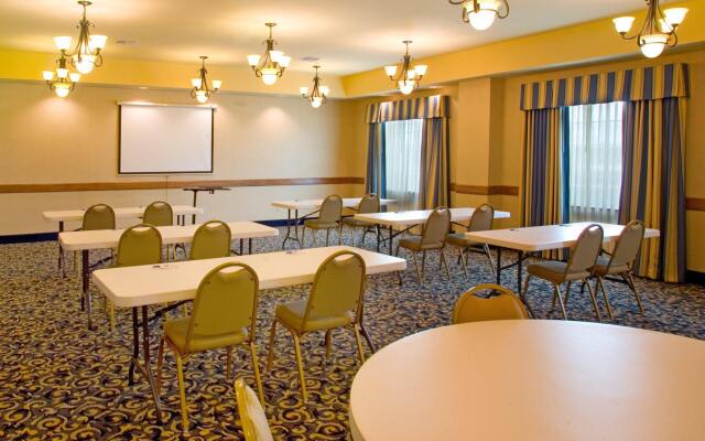 Holiday Inn Express Jourdanton - Pleasanton by IHG