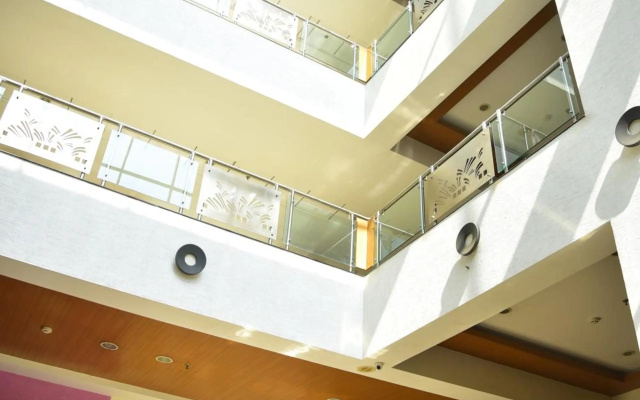 Hi5 Hotel & Experience – Lobby – Nashik