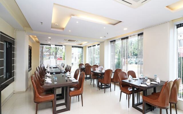 OYO 7054 Hotel Amabalika