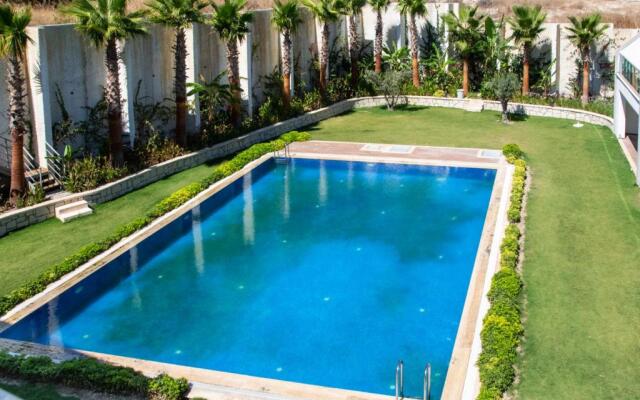 Superb Flat Near Sea With Shared Pool in Cesme