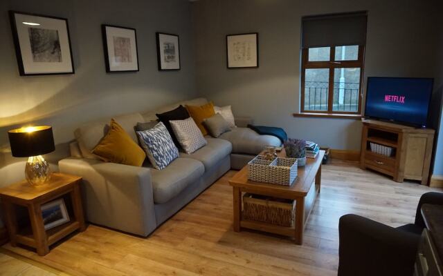 Dromore Court - Luxury Apartment