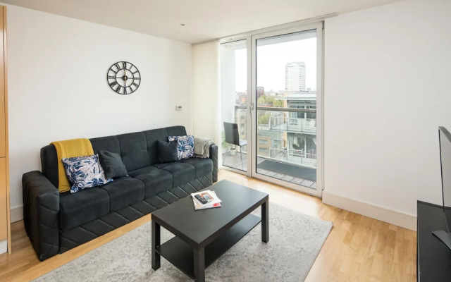 Immaculate 1-bed 1-bath Apartment in London Area