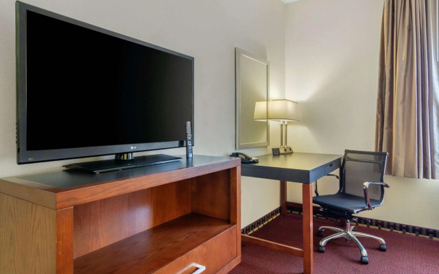 Quality Inn & Suites Lakewood - Denver Southwest