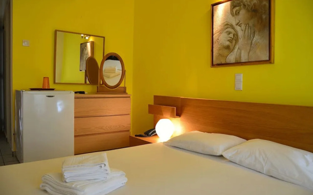 Saron Hotel