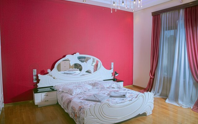 Beautiful Villa With Private Garden And Pool