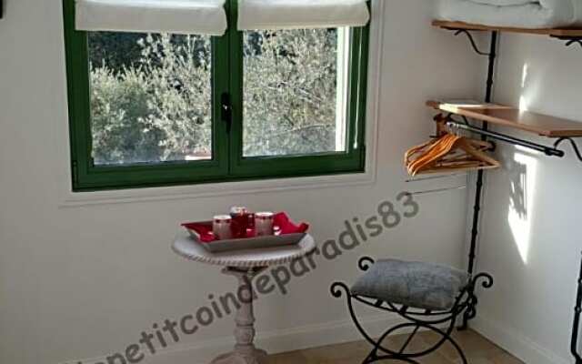 Le Petit Coin de Paradis