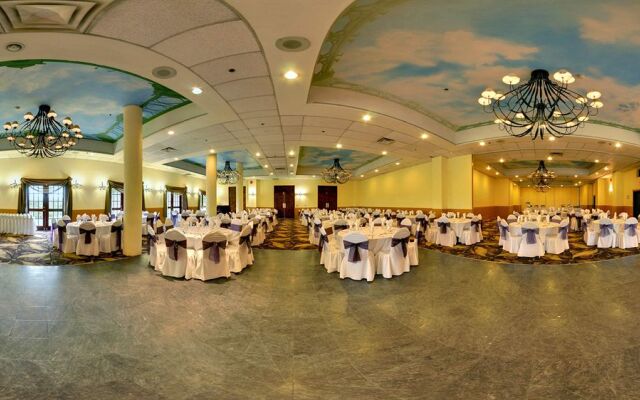 Pacific Inn Resort & Conference Centre