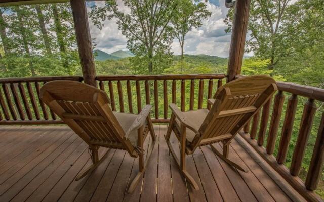 Wolf`s Den-minutes to Blue Ridge