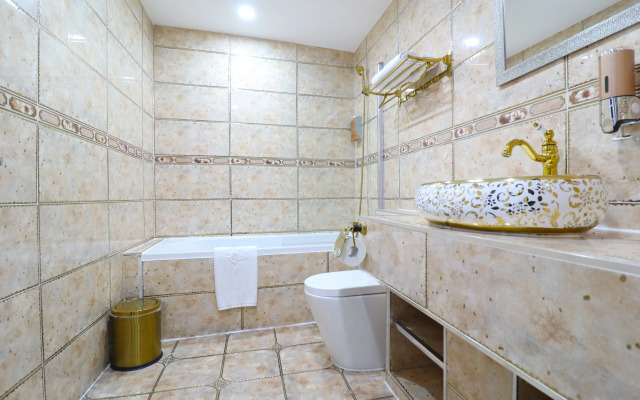 Queen Stay Apartments