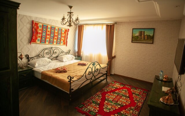 D&J Old City Hotel