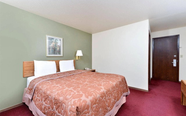 Love Hotels Staples by OYO at HWY 10 MN