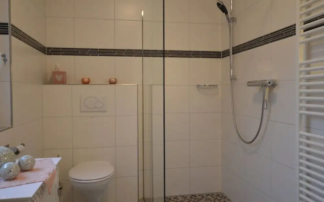 Charming Apartment in Weinsheim with Garden