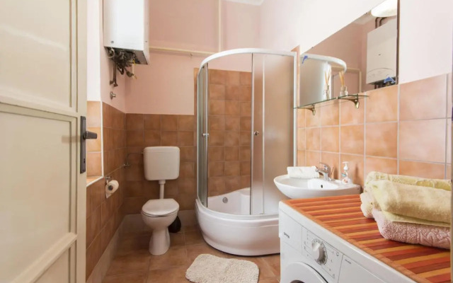 Spacious & Smart Center Apartment