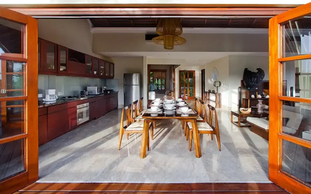 Cliffront Tropical Villa Cantik