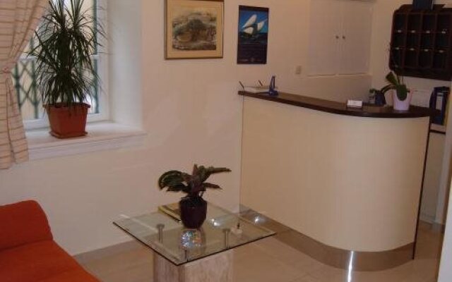 Villa Varos