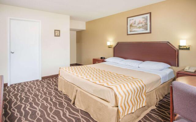 Travelodge by Wyndham Terre Haute