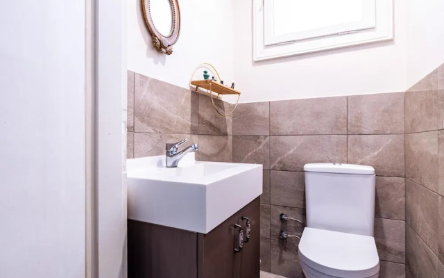 Spacious Flat w Balcony 3 min to Kadikoy Square