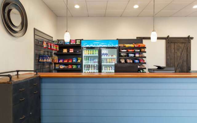 Days Inn & Suites by Wyndham Lancaster Amish Country