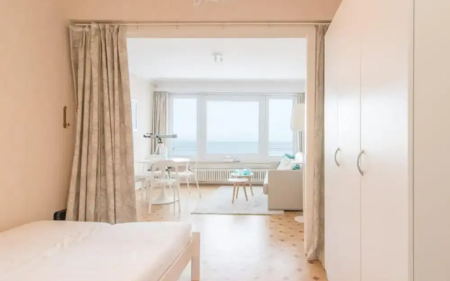 Frontal sea View Studio Apartment in Ostend