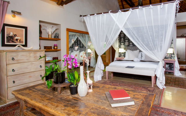 Khaya Ndlovu Safari Manor