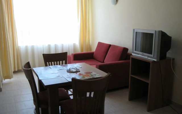 Pollo Resort Mikosta Apartments